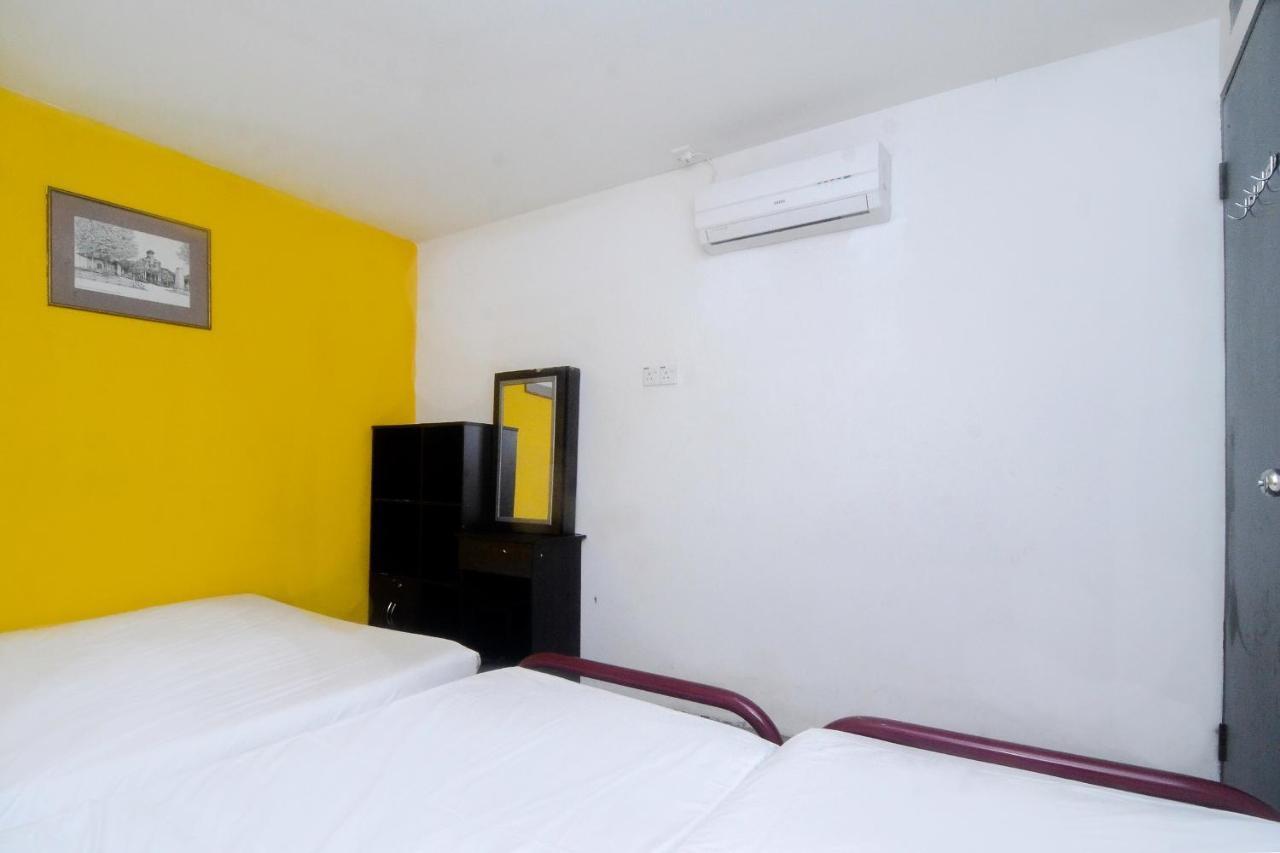 Spot On 89886 Backpacker'S Stay Services Кучинг Екстериор снимка