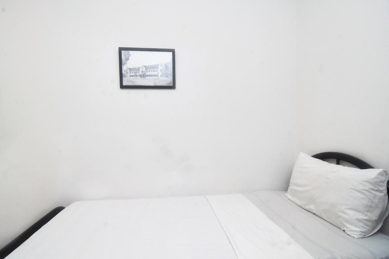 Spot On 89886 Backpacker'S Stay Services Кучинг Екстериор снимка
